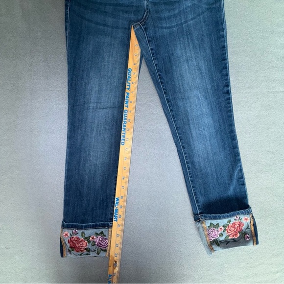 Stitch Star Women's Blue Cropped Jeans with Floral Embroidery Stretch size 8 - Picture 6 of 14